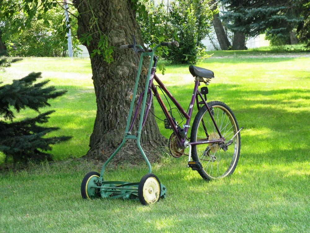 เครื่องตัดหญ้าแบบจักรยาน